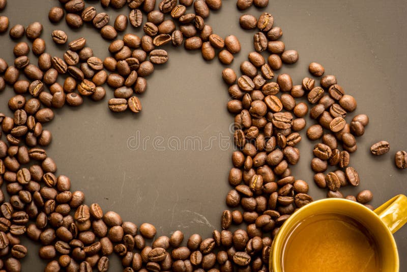 Café no fundo da obscuridade do grunge imagem de stock royalty free Café no fundo da obscuridade do grunge imagem de stock royalty free