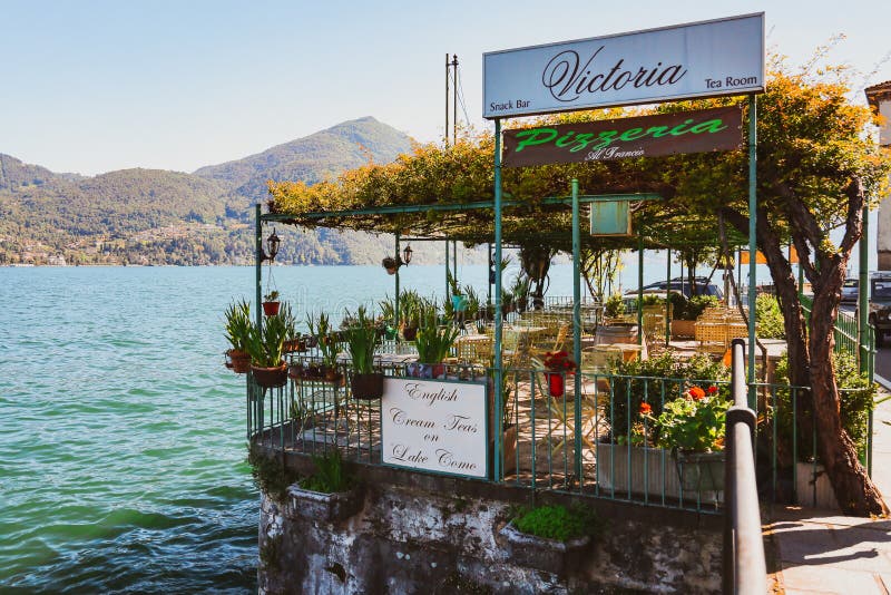 Café op het meer como italië