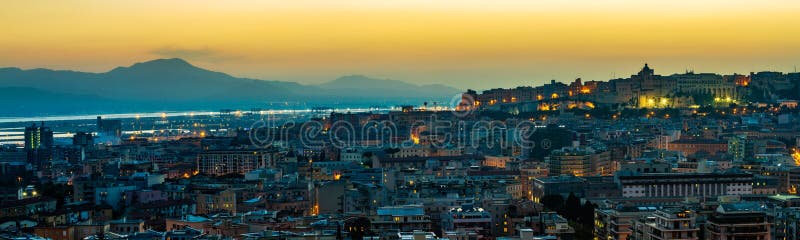 Cagliari dopo il tramonto zdjęcia royalty free Cagliari dopo il tramonto zdjęcia royalty free