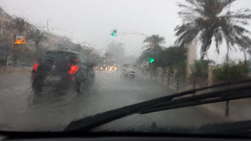 Cagliari, Italien - 1. Oktober: Flut durch die Straßen des c lizenzfreie stockbilder Cagliari, Italien - 1. Oktober: Flut durch die Straßen des c lizenzfreie stockbilder