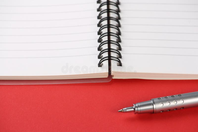 Cahier et crayon lecteur images stock Cahier et crayon lecteur images stock