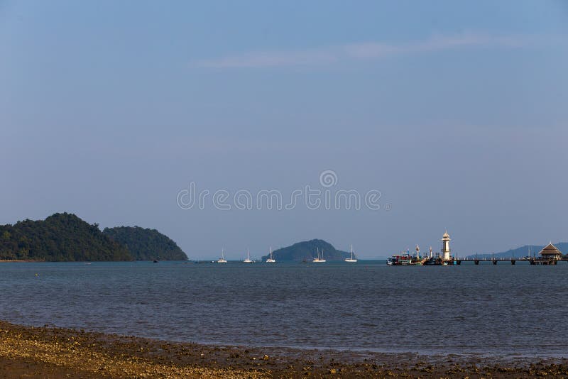 Cais Bong Bao da vila dos pescadores, Ko Chang, Tailândia, em abril de 2018 imagens de stock royalty free Cais Bong Bao da vila dos pescadores, Ko Chang, Tailândia, em abril de 2018 imagens de stock royalty free
