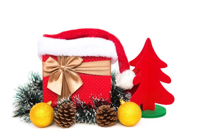 Caixa atual com decoração do Natal e chapéu de Papai Noel no fundo branco fotografia de stock royalty free Caixa atual com decoração do Natal e chapéu de Papai Noel no fundo branco fotografia de stock royalty free