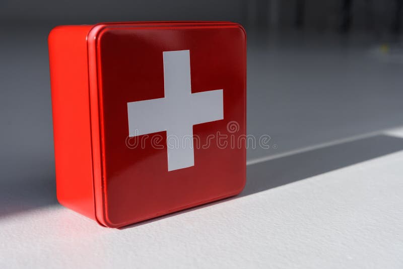 Caixa do jogo de primeiros socorros imagem de stock Caixa do jogo de primeiros socorros imagem de stock
