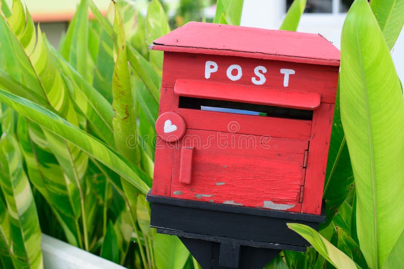 A caixa postal de madeira