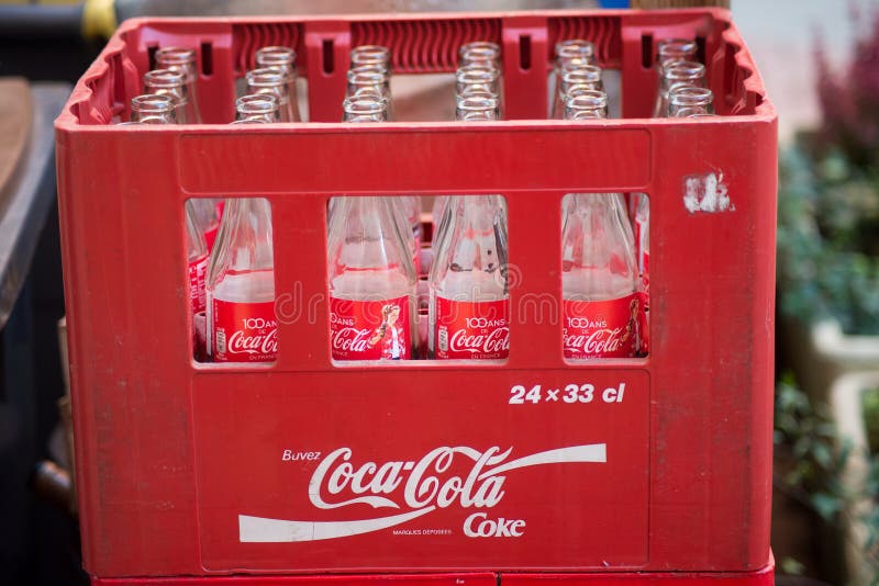 Foto de Caminhão De Brinquedo Com Placa Da Cocacola e mais fotos de stock  de Bebida - Bebida, Brinquedo, Caminhão - iStock