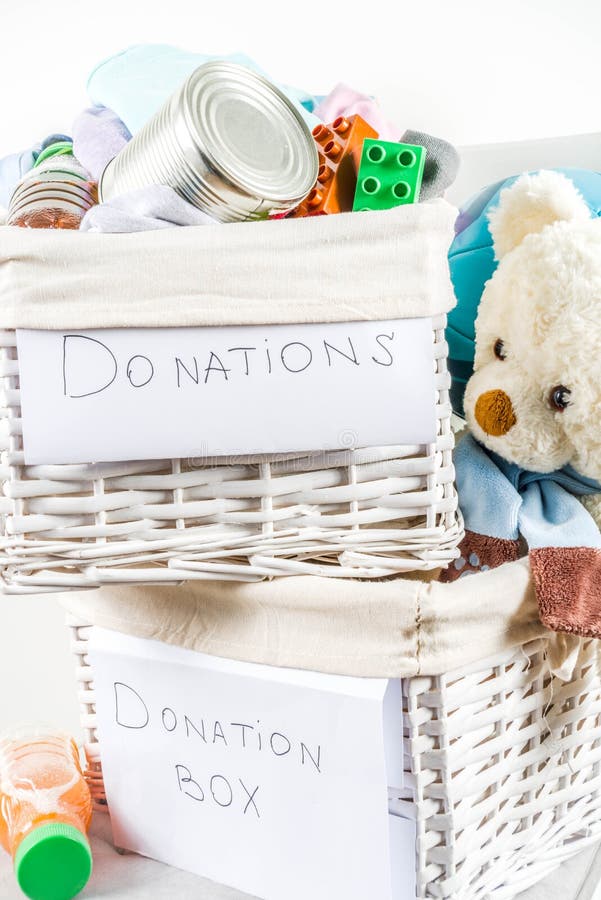 Metraquilato Transparente Caja De Donacion Con Ropa Usada En Casa