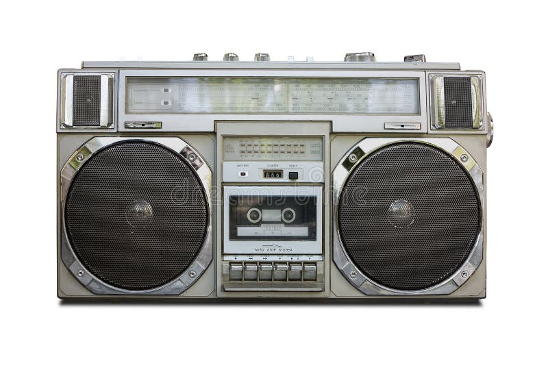 Radio cassette de color plateado antiguo con una cinta en el interior.  infancia milenaria de la vendimia. años 80 y 90.