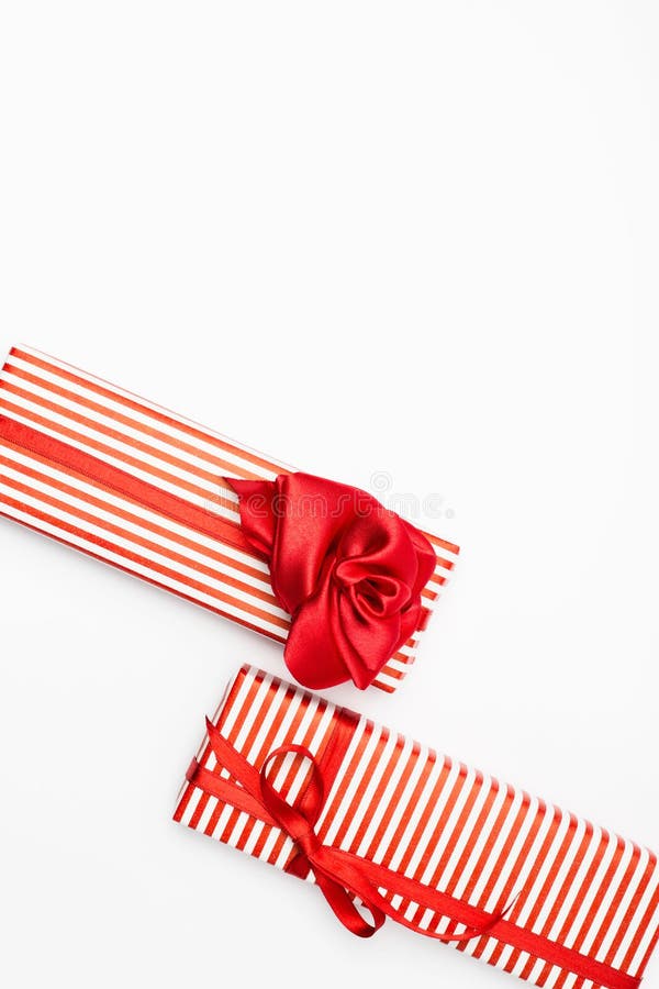 Caja de regalo del día de tarjetas del día de San Valentín Visión superior con el espacio de la copia imágenes de archivo libres de regalías Caja de regalo del día de tarjetas del día de San Valentín Visión superior con el espacio de la copia imágenes de archivo libres de regalías
