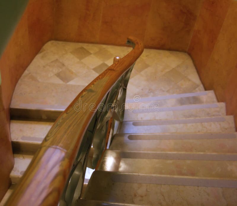 Caja modernista de la escalera