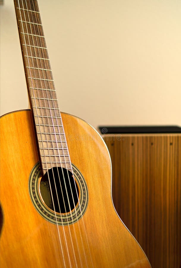 Cajon y guitarra foto de archivo. Imagen de peruano, guitarra 77426276