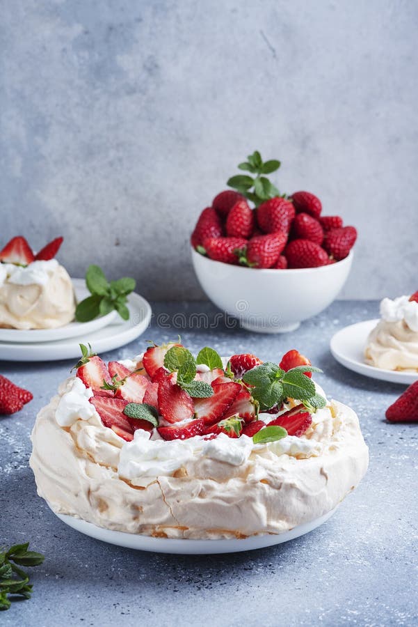 Cake Pavlova with meringue, strawberry and cream