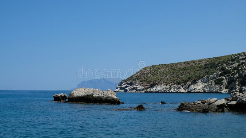 Palinuro is one of the most appreciated seaside resorts of the cilento by tourists. Palinuro Klippen . Cala Bianca White en Blauw stock foto. Afbeelding ...