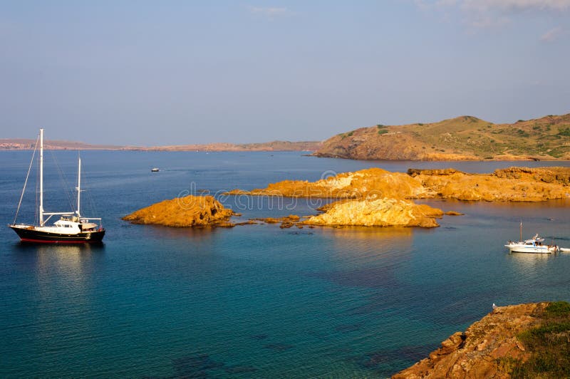 Cala Pregonda strand i Menorca, Spanien fotografering för bildbyråer