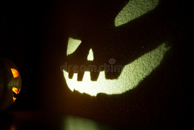 Calabaza tallada de víspera de Todos los Santos foto de archivo Calabaza tallada de víspera de Todos los Santos foto de archivo