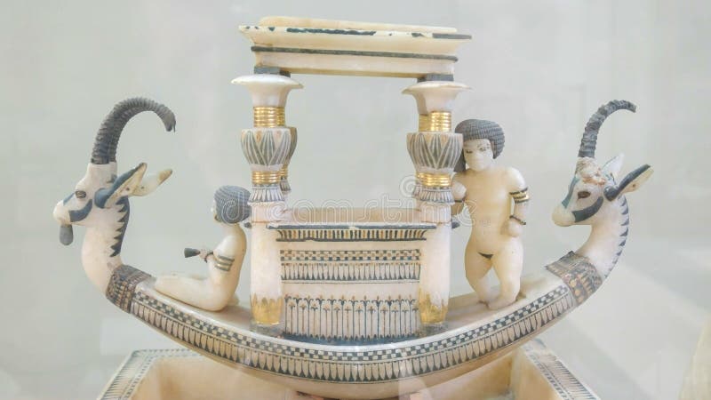 Calcite βάρκα από τον τάφο του tutankhamun στην Αίγυπτο στοκ φωτογραφίες Calcite βάρκα από τον τάφο του tutankhamun στην Αίγυπτο στοκ φωτογραφίες