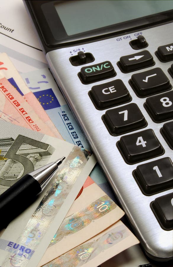 Calculatrice et euro notes photos libres de droits Calculatrice et euro notes photos libres de droits