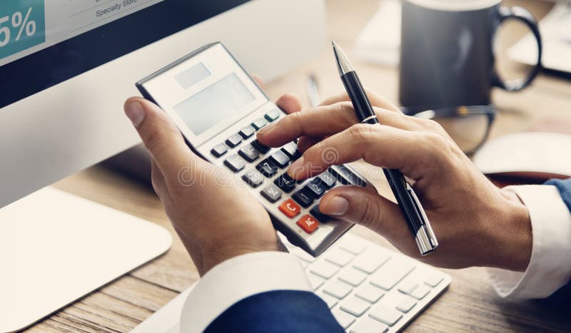 Calculez le concept de dette de bénéfice de comptabilité financière d'équilibre images libres de droits Calculez le concept de dette de bénéfice de comptabilité financière d'équilibre images libres de droits