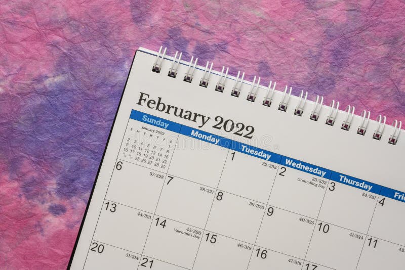 Calendario espiral de escritorio de febrero de 2022