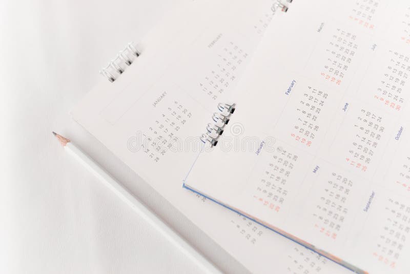 Calendário branco no planeamento fotografia de stock Calendário branco no planeamento fotografia de stock