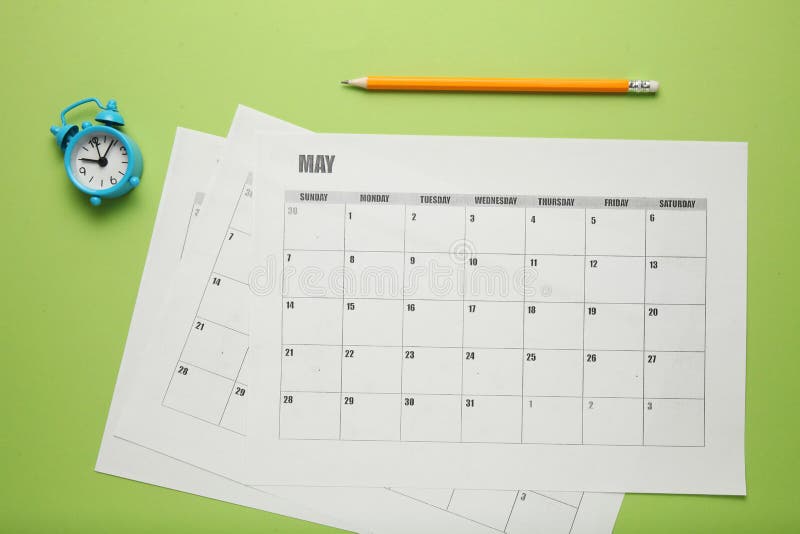Calendário, lápis e pulso de disparo do negócio Lembrete da data, programação do escritório fotografia de stock royalty free Calendário, lápis e pulso de disparo do negócio Lembrete da data, programação do escritório fotografia de stock royalty free