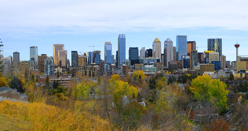 Calgary Kanada centrum med färgrika nedgångsidor royaltyfri foto Calgary Kanada centrum med färgrika nedgångsidor royaltyfri foto