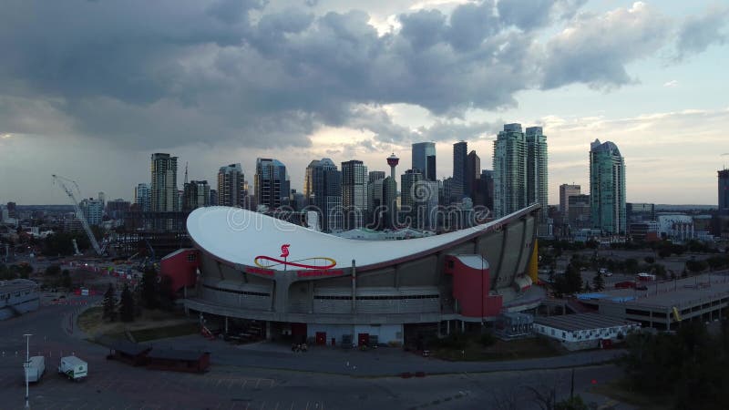 Calgary skyline na burzliwym letnim wieczorze