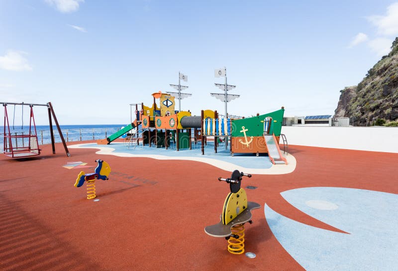 Calheta, νήσος μαδέρα, Πορτογαλία 26 σεπτεμβρίου 2019, παιδική χαρά στοκ φωτογραφίες με δικαίωμα ελεύθερης χρήσης Calheta, νήσος μαδέρα, Πορτογαλία 26 σεπτεμβρίου 2019, παιδική χαρά στοκ φωτογραφίες με δικαίωμα ελεύθερης χρήσης