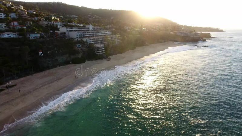 California, Stati Uniti, vista aerea delle case di spiaggia lungo la costa del Pacifico in California Bene immobile durante il tr