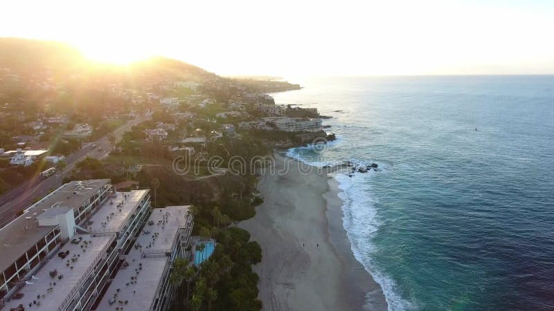 California, Stati Uniti, vista aerea delle case di spiaggia lungo la costa del Pacifico in California Bene immobile durante il tr