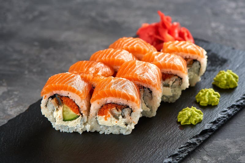 California sushi roll with salmon royalty free stock photography California sushi roll with salmon royalty free stock photography