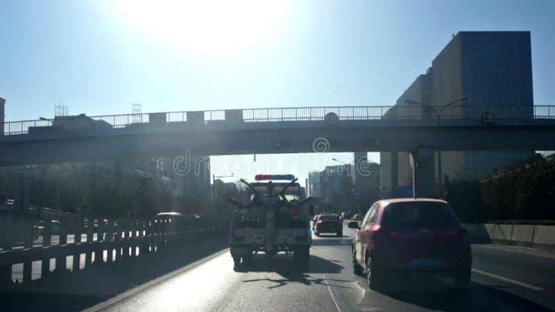 Calle de la ciudad que conduce en Pekín