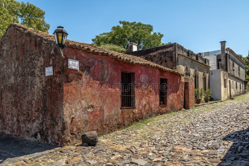 Calle de Los Suspiros Sighs οδός - Colonia del Σακραμέντο, Ουρουγουάη στοκ εικόνες Calle de Los Suspiros Sighs οδός - Colonia del Σακραμέντο, Ουρουγουάη στοκ εικόνες