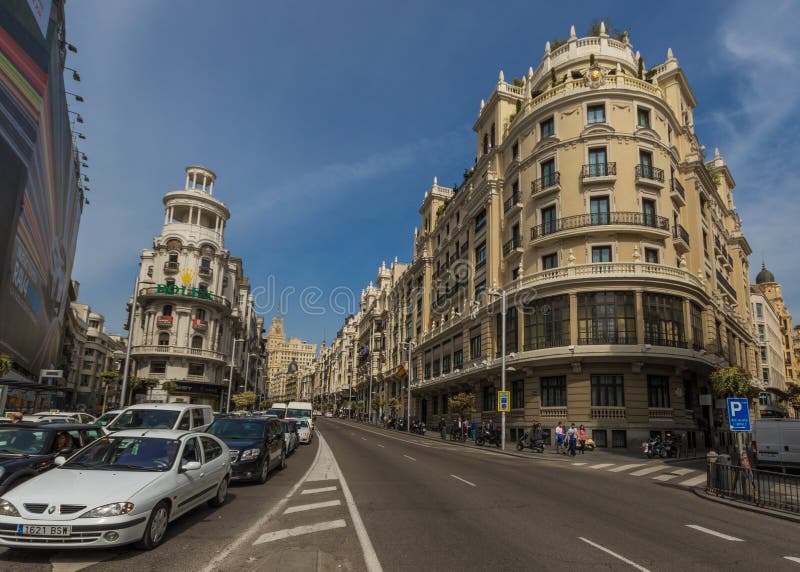 Calle Gran Via merveilleux de Madrid, Espagne photographie stock libre de droits Calle Gran Via merveilleux de Madrid, Espagne photographie stock libre de droits