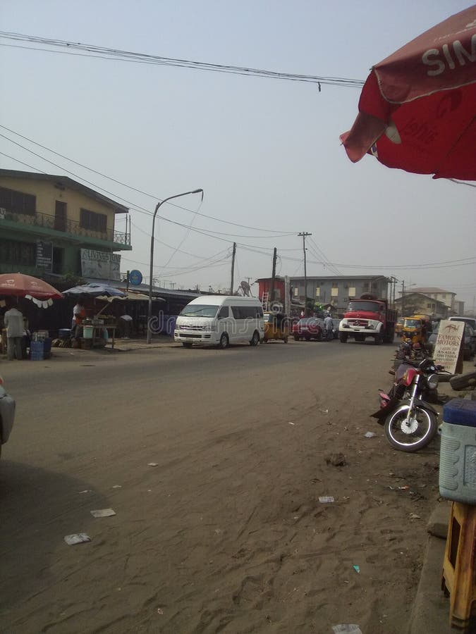Calle sucia en Lagos Nigeria ocupado fotografía de archivo libre de regalías Calle sucia en Lagos Nigeria ocupado fotografía de archivo libre de regalías