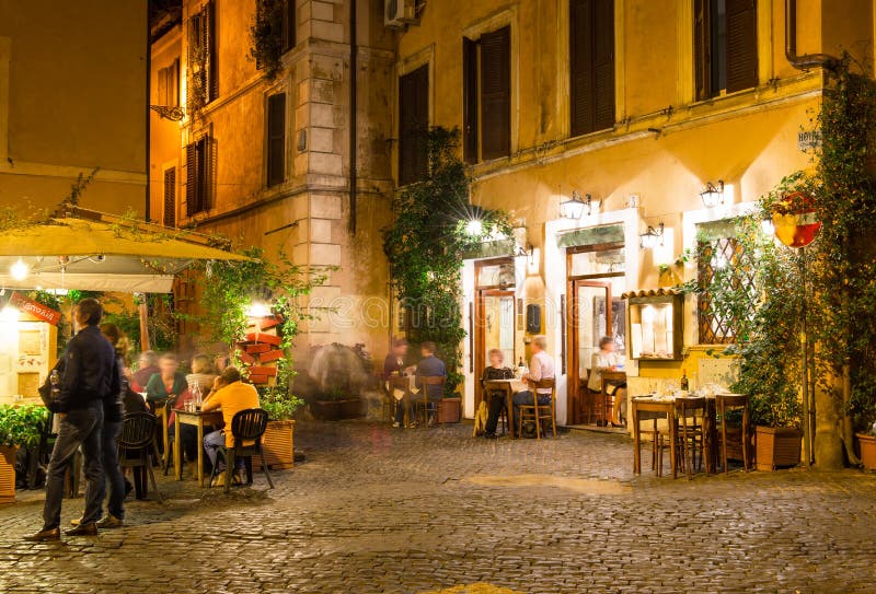 Calle vieja en Trastevere en Roma