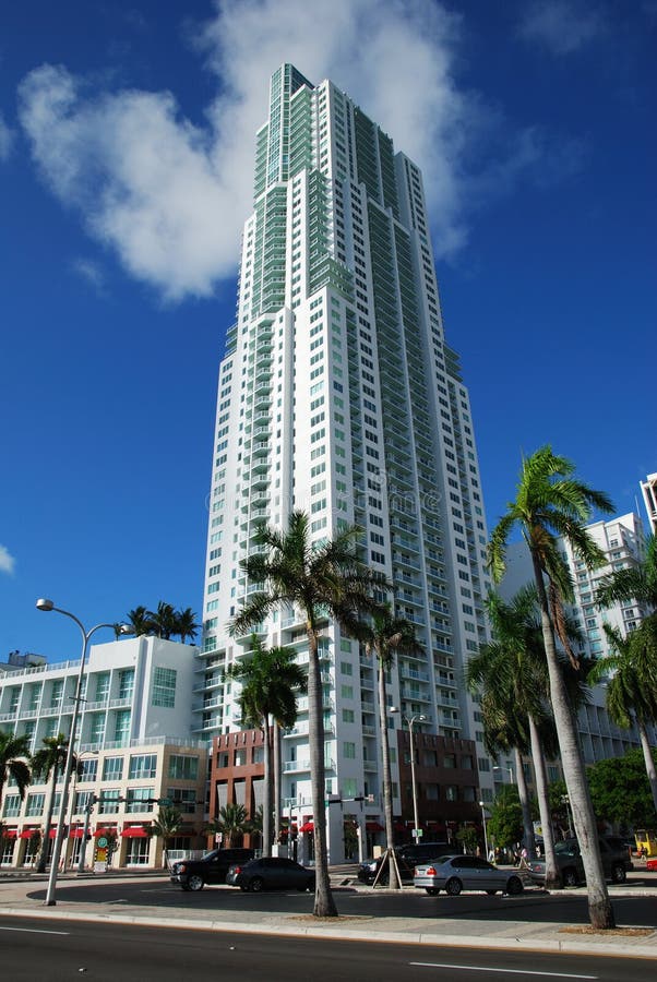 Calles de Miami imagen de archivo. Imagen de rascacielos 13837997