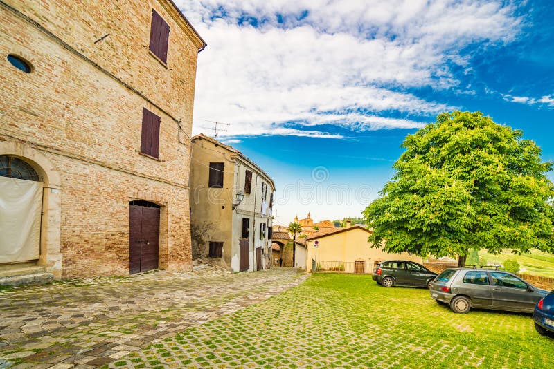 Calles pequeñas de un pueblo de la cumbre foto de archivo libre de regalías Calles pequeñas de un pueblo de la cumbre foto de archivo libre de regalías