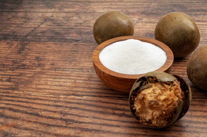 Caloriearm alternatief voor suiker en natuurlijke oplossing voor ontstekingsziekten en artritis concept met luo han guo of monnik