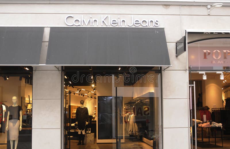 CALVIN KLEIN JEANS STORE editorial photography. Image of finanse - 96747752