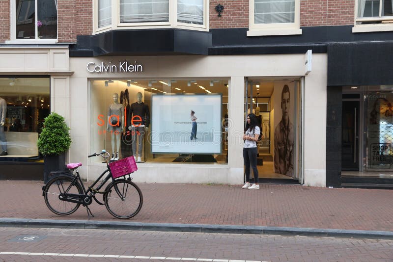 Daarom Raadplegen gordijn Calvin Klein shop editorial stock photo. Image of calvin - 146861443