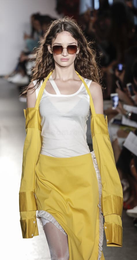 Calvin Luo Spring /Summer 2018 imagen de archivo