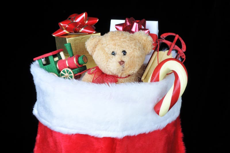 Calza di natale con i giocattoli fotografia stock libera da diritti Calza di natale con i giocattoli fotografia stock libera da diritti