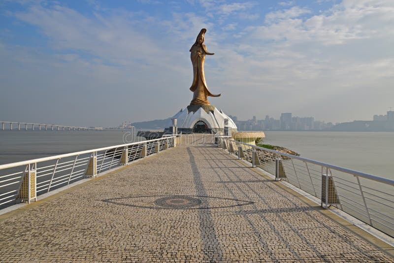 Calzada del guijarro hacia Guan Yin Statue Monument de Macao foto de archivo Calzada del guijarro hacia Guan Yin Statue Monument de Macao foto de archivo