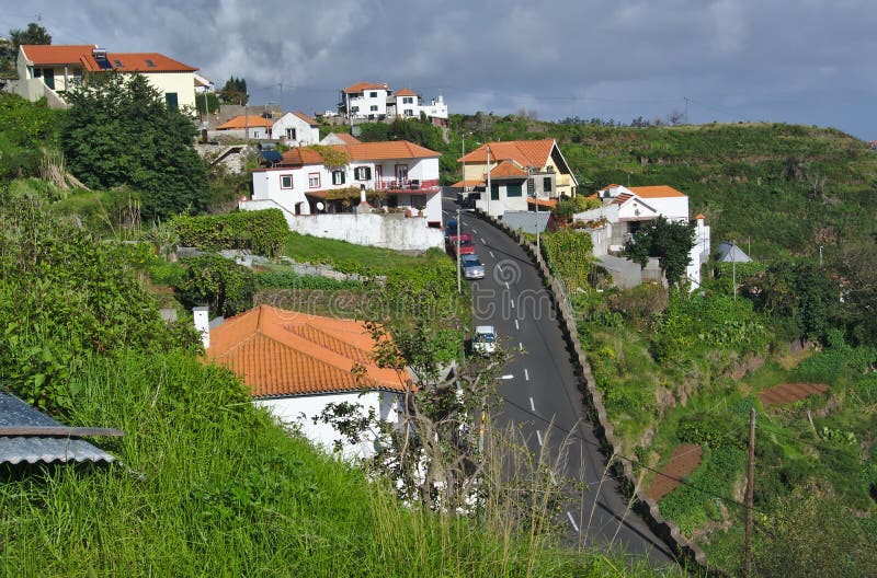 Camacha，马德拉岛，葡萄牙-那导致海岸的路