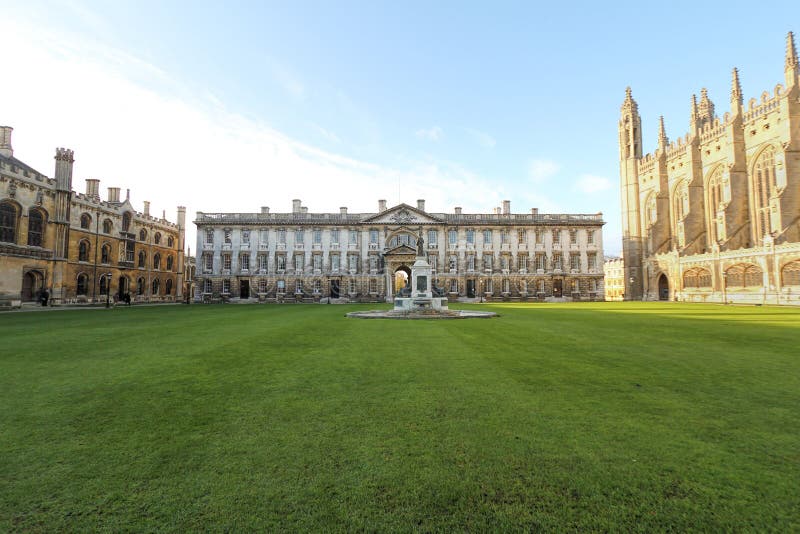 CAMBRIDGE, ENGELAND - 6 DEC 2011: De historische bouw van de universiteit van de Koning in Cambridge, Engeland Opgericht in 1441 royalty-vrije stock afbeeldingen CAMBRIDGE, ENGELAND - 6 DEC 2011: De historische bouw van de universiteit van de Koning in Cambridge, Engeland Opgericht in 1441 royalty-vrije stock afbeeldingen