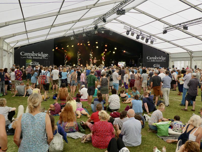 Cambridge, England, UK. August 4, 2019. Audience at the Roo Panes Set