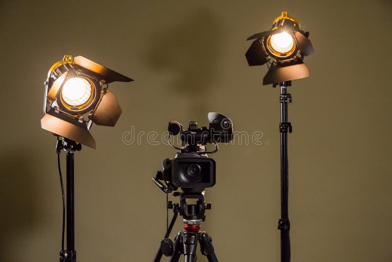 Camcorder και τα δύο επίκεντρα με τους φακούς Fresnel στοκ φωτογραφία Camcorder και τα δύο επίκεντρα με τους φακούς Fresnel στοκ φωτογραφία