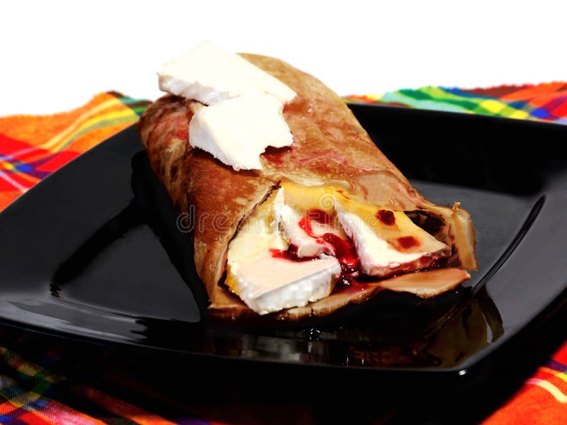 Camembert crepes με τη ζελατίνα σταφίδων στοκ φωτογραφία με δικαίωμα ελεύθερης χρήσης Camembert crepes με τη ζελατίνα σταφίδων στοκ φωτογραφία με δικαίωμα ελεύθερης χρήσης