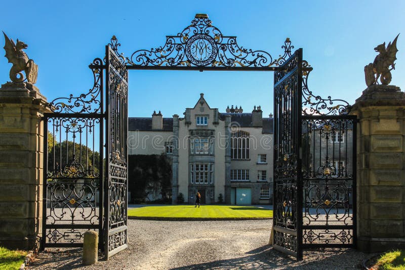 Camera & giardini di Kilruddery. Entrata. L'Irlanda fotografie stock Camera & giardini di Kilruddery. Entrata. L'Irlanda fotografie stock
